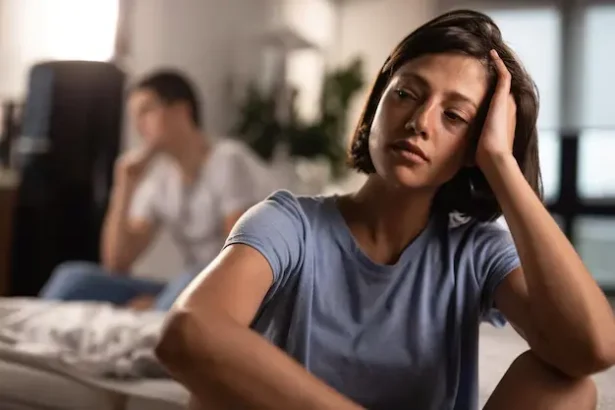 A féltékeny férjem minden nap ellenőrizte a telefonomat – egy nap belenéztem az övébe és sokkot kaptam ferjemtelefonomellenorizte_637285-1593