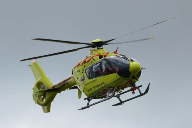 Nagy a baj ! Mentők és tűzoltók a helyszínen – jelenleg is tart a mentés, teljes útzár! helicopter-6578446_1280-1