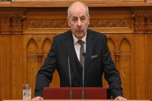 rendk-v-li-bejelent-st-tett-a-k-zt-rsas-gi-eln-k-ez-mindent-