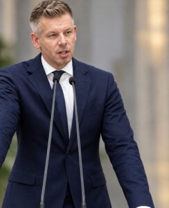 Kik maradhatnak ki? Korlátozott lenne a nyugdíjas SZÉP-kártya a Tisza terve szerint
