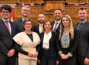 Nem úszta meg a TISZA képviselője: egyelőre szünetel a parlamenti munkája