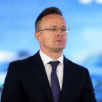 Szijjártó különgépes útjai: nem csak a milliárdos költséget kifogásolja az új vezetés